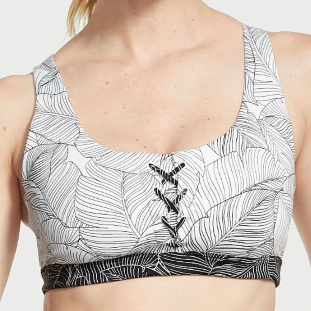 VICTORIA'S SECRET Strappy Back Light Impact Sports Bra Brand-New With Tag